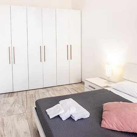 Apartament Mombello 50 - Center *
