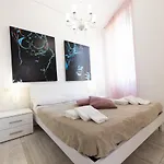 Mombello 50 - Center Апартаменты *