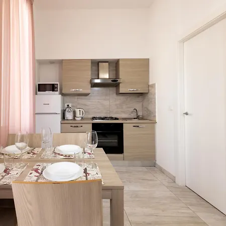 Mombello 50 - Center Lejlighed