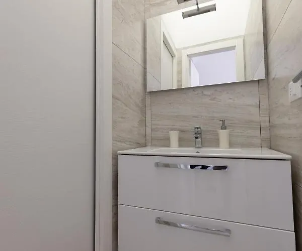 Mombello 50 - Center דירה סנרמו